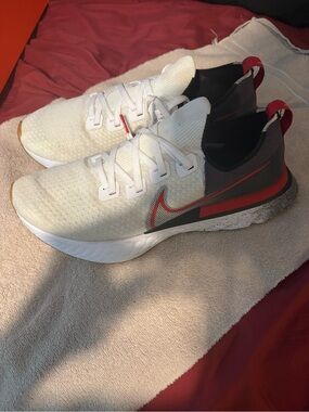 Nike React Infinity Run Shoes 
 White and Red